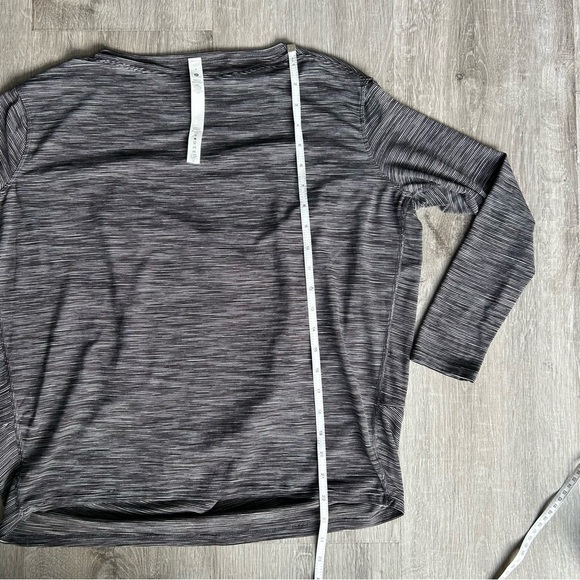 Lululemon Back in Action Long Sleeve Shirt
Wee Are From Space Dark Carbon size 4 - Picture 7 of 7